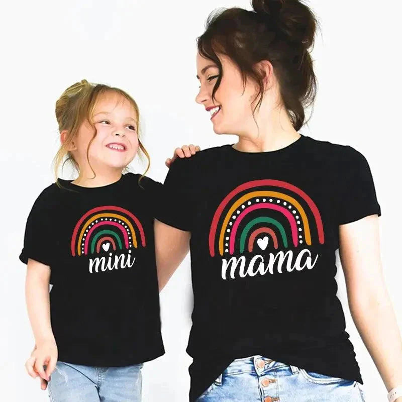 Tee shirts arc-en-ciel pour mère et fille