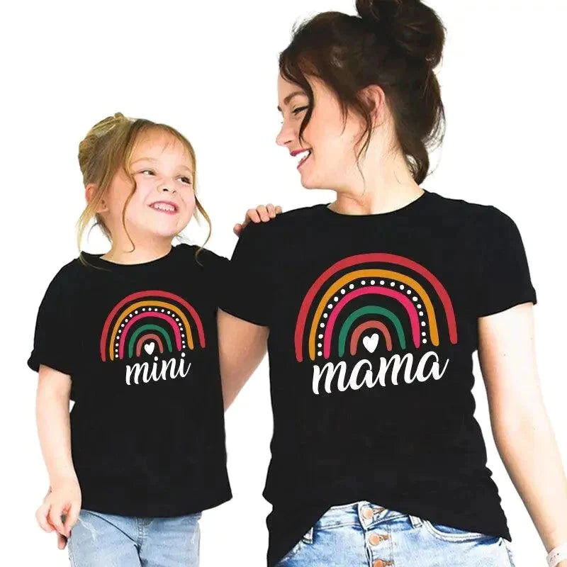Tee shirts arc-en-ciel pour mère et fille