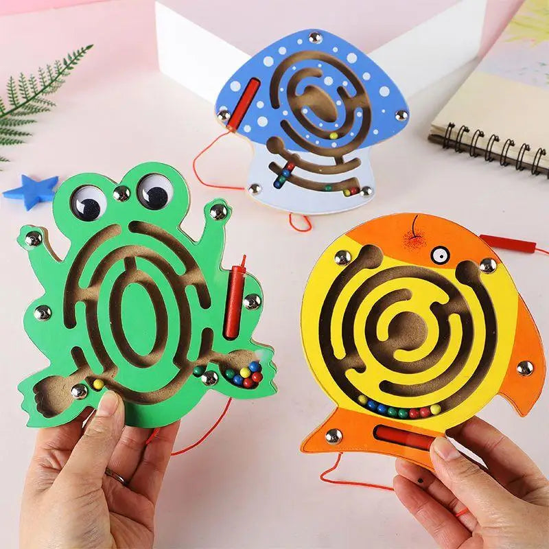 Puzzle de labyrinthe en bois en forme d'animal