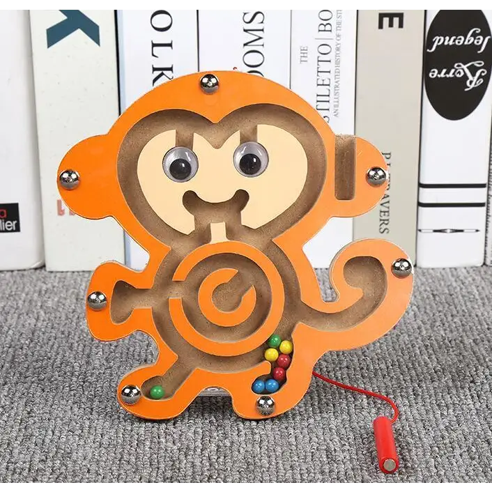 Puzzle de labyrinthe en bois en forme d'animal